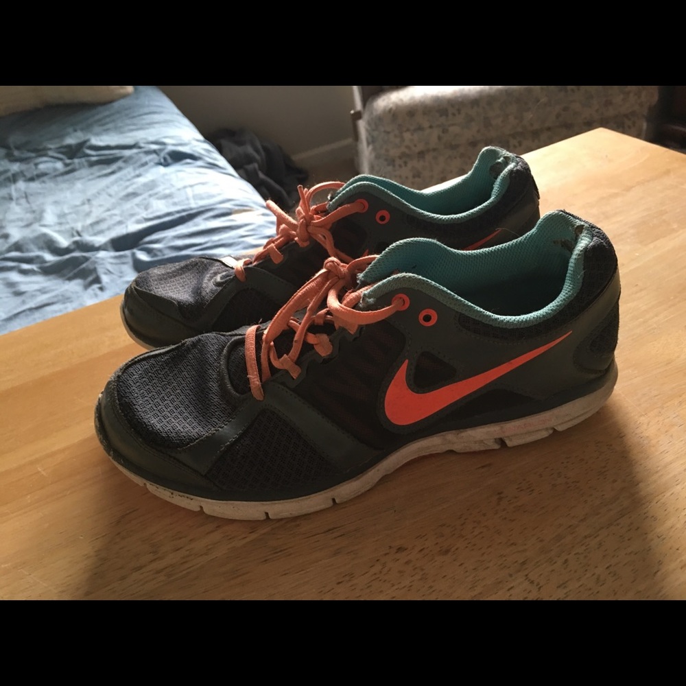 Nike tennis shoes